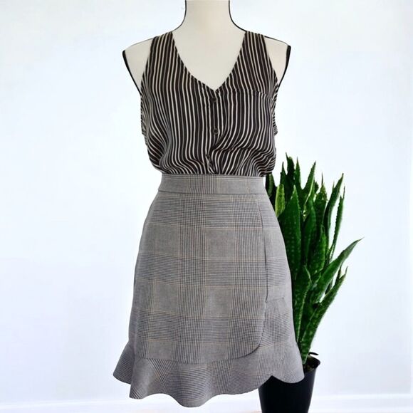 Zara Houndstooth Plaid Scalloped Hem Mini Skirt - Picture 3 of 10